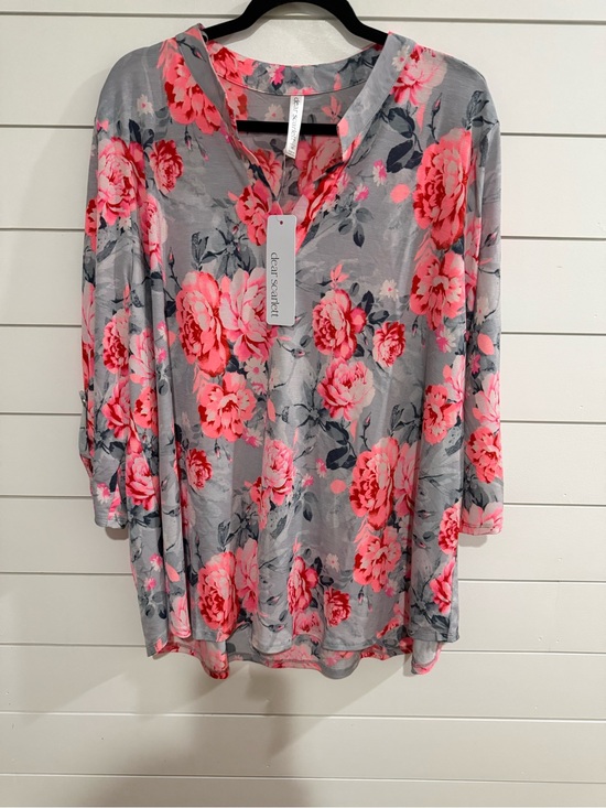 Dear Scarlett Tops - Dear Scarlett Gray Tunic Top with Pink Floral Print